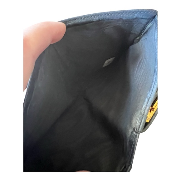 Vintage CHANEL bi-fold compact wallet in black leather with kisslock coin pocket - Picture 6 of 7